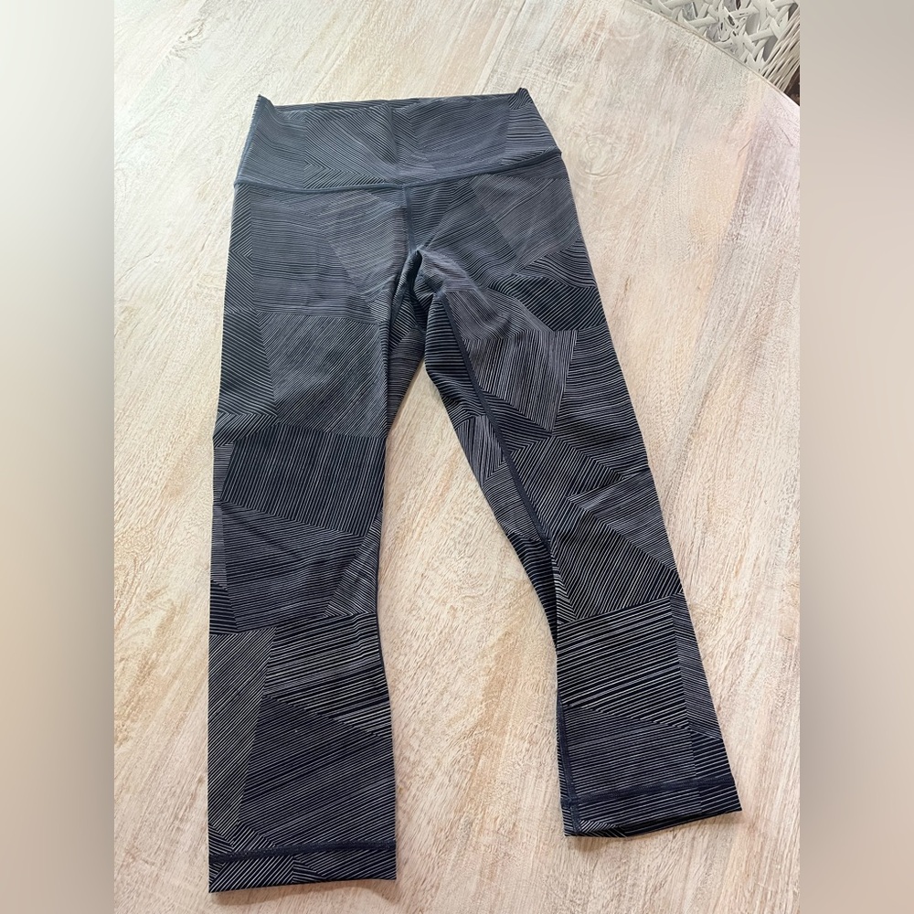 Lululemon Navy/White Geometric Pattern Leggings